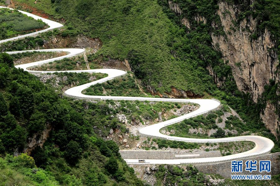 （在習(xí)近平新時代中國特色社會主義思想指引下&mdash;&mdash;新時代新作為新篇章&middot;總書記關(guān)心的百姓身邊事&middot;圖文互動）（2）&ldquo;四好農(nóng)村路&rdquo;：通向幸福，通向遠(yuǎn)方