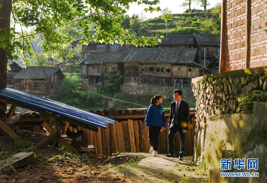 （新華全媒頭條&middot;圖文互動(dòng)）（8）凝心鑄師魂　立德育新人&mdash;&mdash;以習(xí)近平同志為核心的黨中央關(guān)心教師隊(duì)伍建設(shè)紀(jì)實(shí)