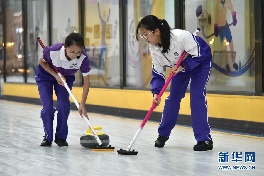 （體育&middot;圖文互動(dòng)）（4）（在習(xí)近平新時(shí)代中國(guó)特色社會(huì)主義思想指引下&mdash;&mdash;新時(shí)代新作為新篇章&middot;總書記關(guān)心的百姓身邊事）奔跑吧，少年！&mdash;&mdash;體育讓孩子們插上強(qiáng)壯的翅膀（配本社同題文字稿）