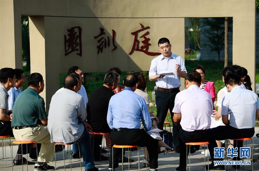 （新華全媒頭條&middot;圖文互動(dòng)）（10）開(kāi)啟法治中國(guó)新時(shí)代&mdash;&mdash;以習(xí)近平同志為核心的黨中央推進(jìn)全面依法治國(guó)紀(jì)實(shí)