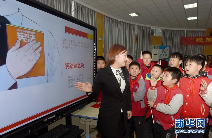 （新華全媒頭條&middot;圖文互動(dòng)）（6）開(kāi)啟法治中國(guó)新時(shí)代&mdash;&mdash;以習(xí)近平同志為核心的黨中央推進(jìn)全面依法治國(guó)紀(jì)實(shí)