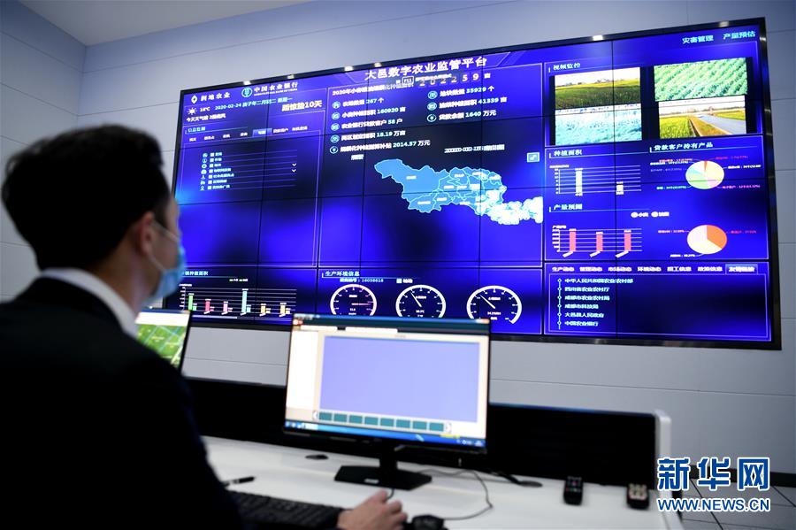 （在習(xí)近平新時(shí)代中國(guó)特色社會(huì)主義思想指引下&mdash;&mdash;新時(shí)代新作為新篇章&middot;習(xí)近平總書記關(guān)切事&middot;圖文互動(dòng)）（4）為農(nóng)田注入硬核生產(chǎn)力&mdash;&mdash;一些地方春耕中農(nóng)業(yè)科技創(chuàng)新掃描