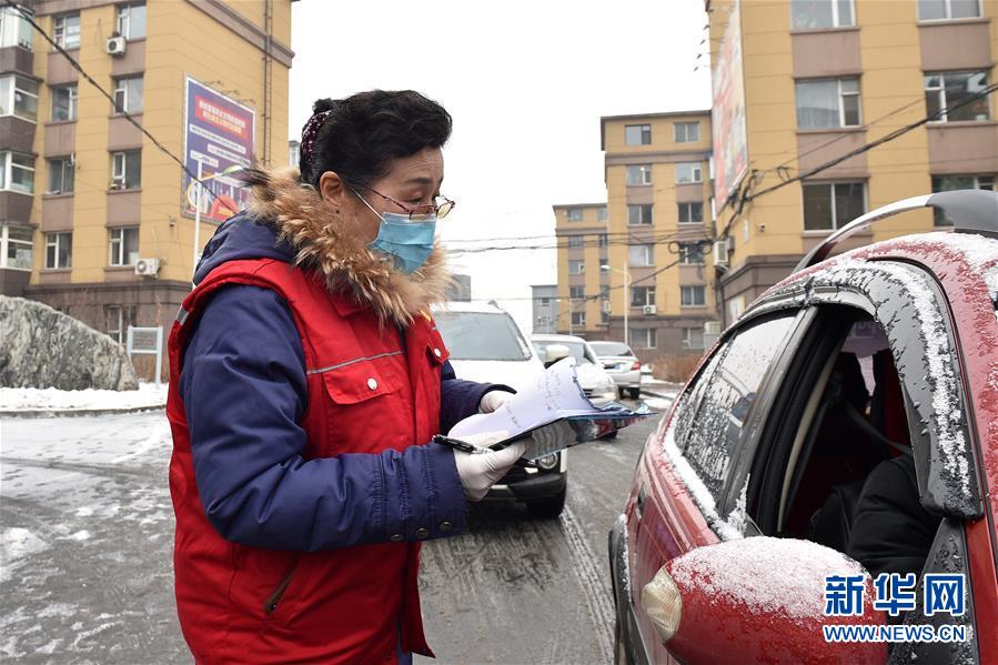 （習(xí)近平致敬的戰(zhàn)&ldquo;疫&rdquo;英雄&middot;社區(qū)工作者篇&middot;圖文互動(dòng)）（1）他們，堅(jiān)守一線戰(zhàn)風(fēng)雨