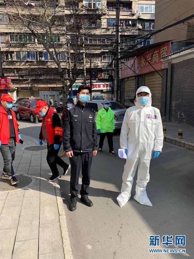 （習(xí)近平致敬的戰(zhàn)&ldquo;疫&rdquo;英雄&middot;公安干警篇&middot;圖文互動）（6）他們，抗疫一線鑄警魂