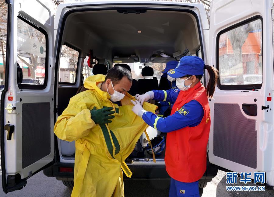 （習(xí)近平致敬的戰(zhàn)&ldquo;疫&rdquo;英雄&middot;志愿者篇&middot;圖文互動）（3）他們，微光成炬照征程