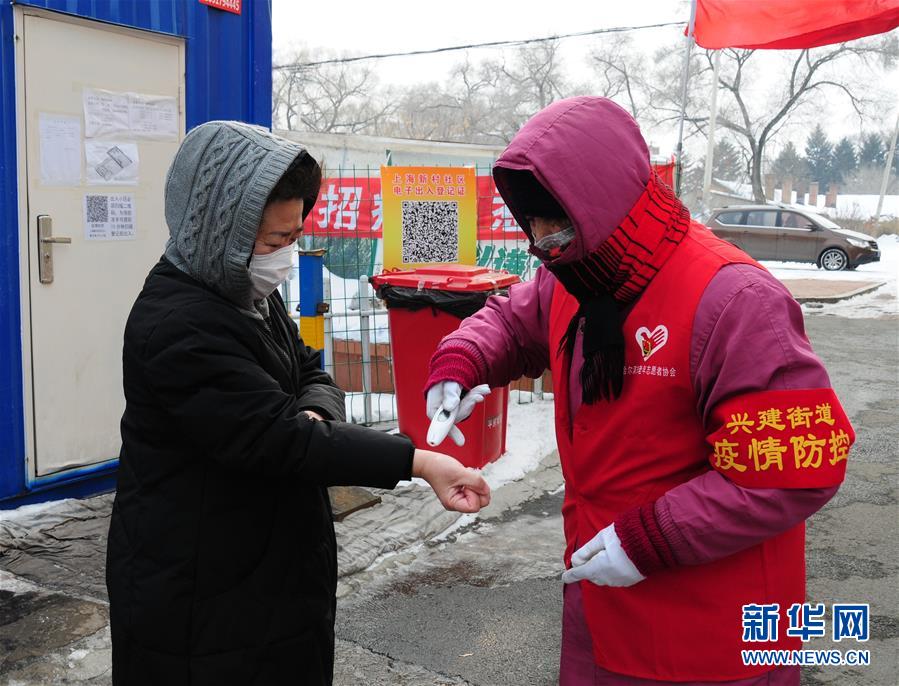 （習(xí)近平致敬的戰(zhàn)&ldquo;疫&rdquo;英雄&middot;志愿者篇&middot;圖文互動）（5）他們，微光成炬照征程