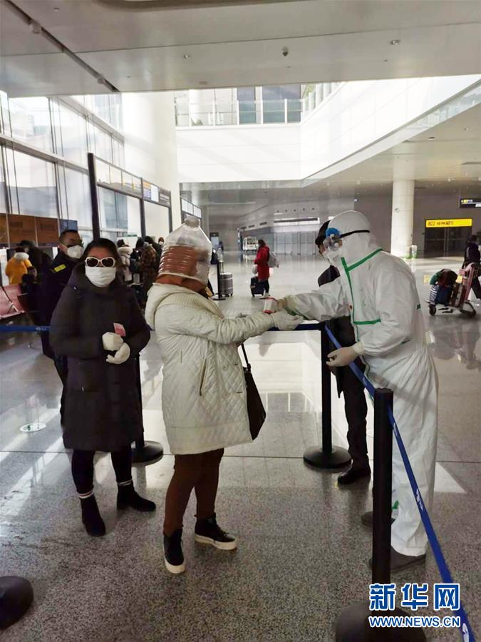 （習(xí)近平致敬的戰(zhàn)&ldquo;疫&rdquo;英雄&middot;志愿者篇&middot;圖文互動）（8）他們，微光成炬照征程