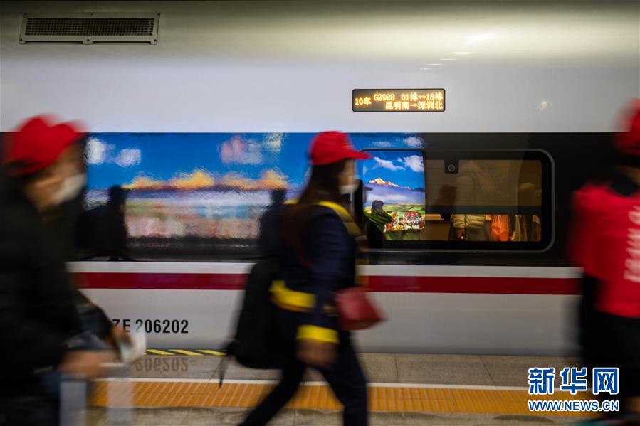 （在習(xí)近平新時(shí)代中國特色社會主義思想指引下&mdash;&mdash;新時(shí)代新作為新篇章&middot;習(xí)近平總書記關(guān)切事&middot;圖文互動(dòng)）（2）讓貧困勞動(dòng)力端穩(wěn)就業(yè)的&ldquo;飯碗&rdquo;&mdash;&mdash;各地就業(yè)扶貧不松勁鞏固脫貧成果