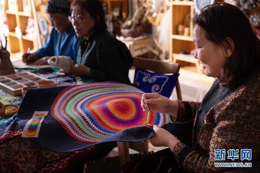 (在習近平新時代中國特色社會主義思想指引下——新時代新作為新篇章·習近平總書記關(guān)切事·圖文互動)(1)讓每一個角落都感受到幸福的溫情——人口較少民族在脫貧攻堅大潮中的奮進故事