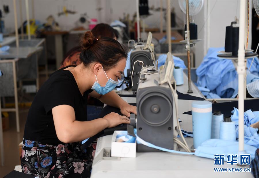 (在習近平新時代中國特色社會主義思想指引下——新時代新作為新篇章·習近平總書記關(guān)切事·圖文互動)(4)讓每一個角落都感受到幸福的溫情——人口較少民族在脫貧攻堅大潮中的奮進故事