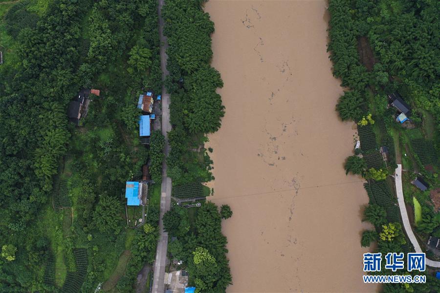 （在習近平新時代中國特色社會主義思想指引下&mdash;&mdash;新時代新作為新篇章&middot;習近平總書記關切事&middot;圖文互動）（6）戰(zhàn)洪魔　保安全&mdash;&mdash;近期防汛救災熱點觀察