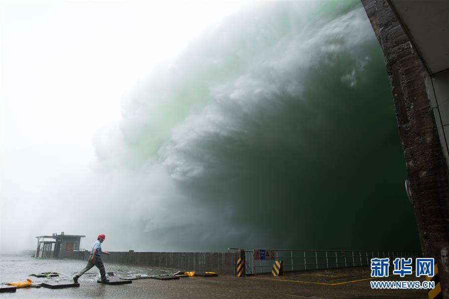 （在習近平新時代中國特色社會主義思想指引下&mdash;&mdash;新時代新作為新篇章&middot;習近平總書記關切事&middot;圖文互動）（1）黑科技 縛洪魔&mdash;&mdash;現(xiàn)代科技提升防汛救災硬實力