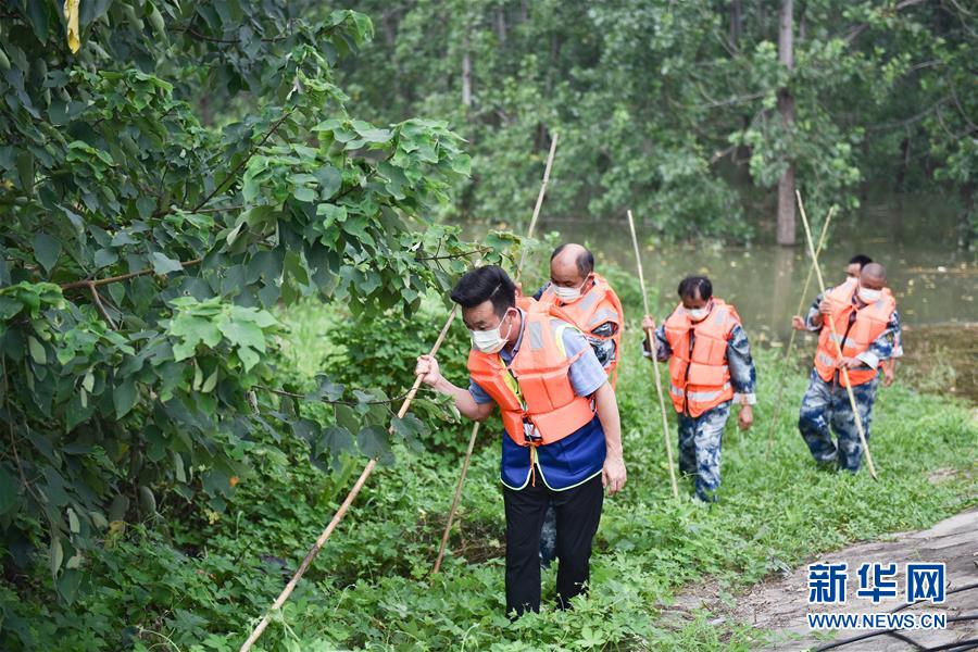 （在習近平新時代中國特色社會主義思想指引下&mdash;&mdash;新時代新作為新篇章&middot;習近平總書記關切事&middot;圖文互動）（2）戰(zhàn)疫魔,斗洪魔&mdash;&mdash;湖北全力應對防疫、防汛疊加&ldquo;雙考&rdquo;