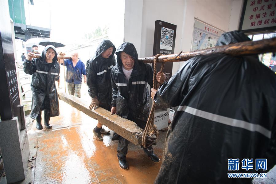 （在習近平新時代中國特色社會主義思想指引下&mdash;&mdash;新時代新作為新篇章&middot;習近平總書記關切事&middot;圖文互動）（4）戰(zhàn)疫魔,斗洪魔&mdash;&mdash;湖北全力應對防疫、防汛疊加&ldquo;雙考&rdquo;