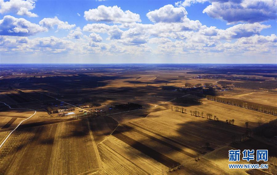 （在習(xí)近平新時(shí)代中國(guó)特色社會(huì)主義思想指引下&mdash;&mdash;新時(shí)代新作為新篇章&middot;習(xí)近平總書(shū)記關(guān)切事&middot;圖文互動(dòng)）（2）讓百姓吃得飽還要吃得好&mdash;&mdash;夯實(shí)糧食安全基礎(chǔ)端牢中國(guó)飯碗