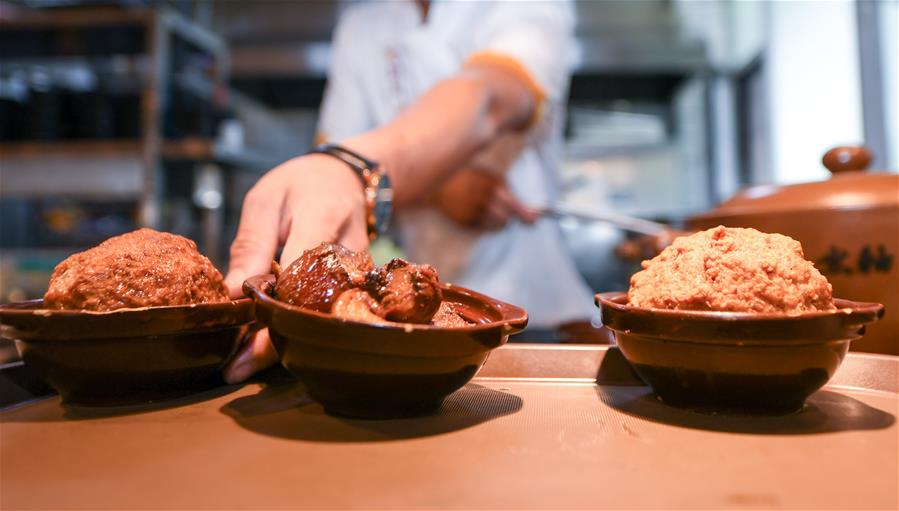 （在習(xí)近平新時(shí)代中國(guó)特色社會(huì)主義思想指引下&mdash;&mdash;新時(shí)代新作為新篇章&middot;習(xí)近平總書(shū)記關(guān)切事&middot;圖文互動(dòng)）（2）讓&ldquo;舌尖上的節(jié)約&rdquo;成為習(xí)慣&mdash;&mdash;全社會(huì)營(yíng)造浪費(fèi)可恥、節(jié)約為榮的氛圍掃描