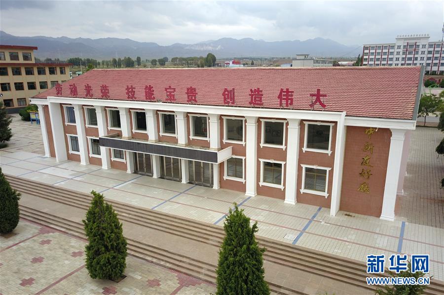 (習(xí)近平的小康故事·新華視界·圖文互動)(4)“讓每個人都有人生出彩的機(jī)會”——習(xí)近平和人民教育的故事