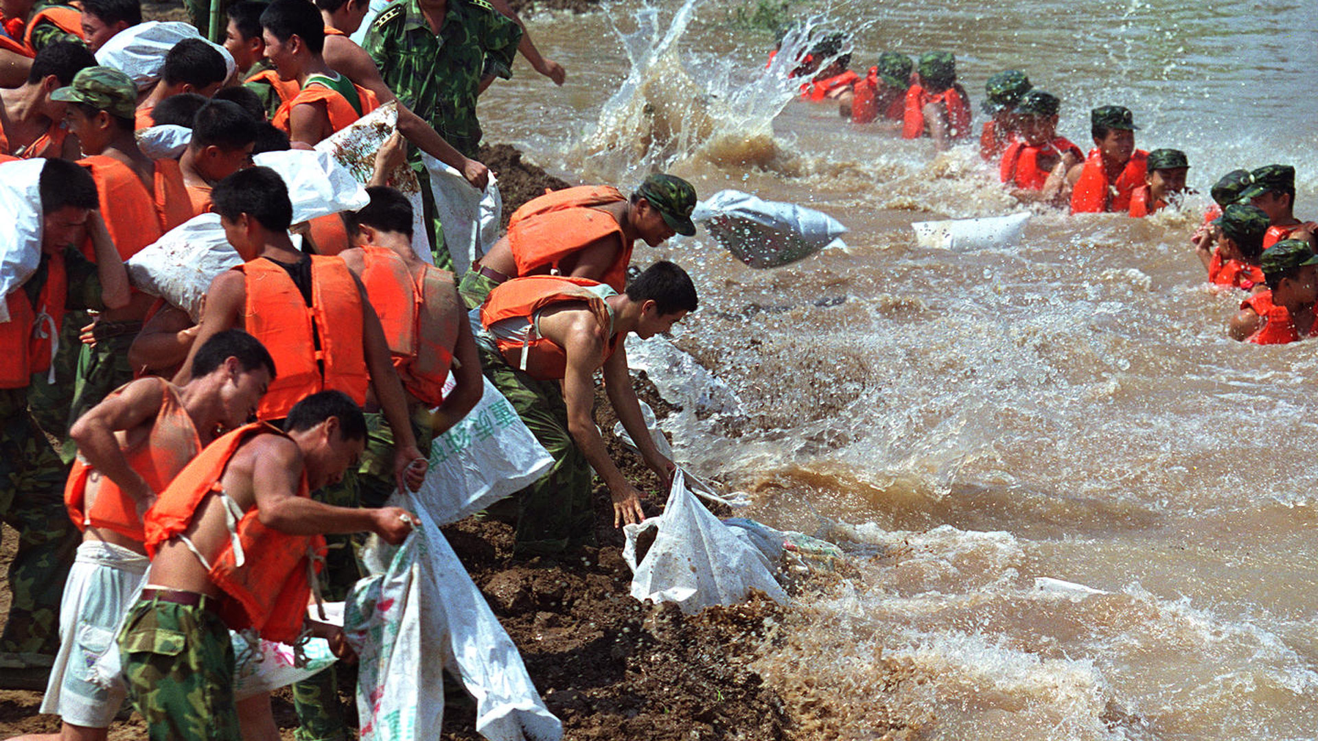 雄師闊步新征程&mdash;&mdash;獻(xiàn)給長征勝利80周年暨建軍89周年