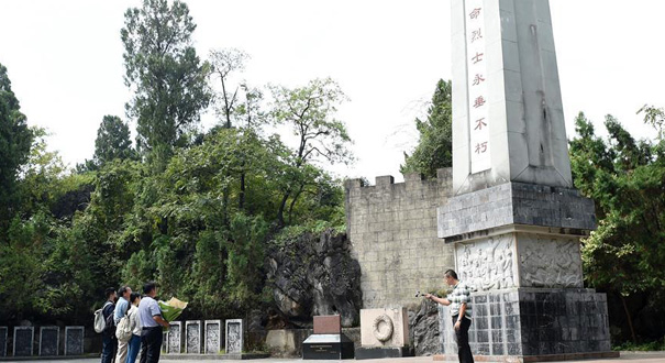 新華社大型主題網(wǎng)絡(luò)直播欄目《紅色追尋》走進(jìn)廣西、貴州