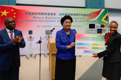 劉延?xùn)|考察南非史蒂夫&middot;比科醫(yī)院