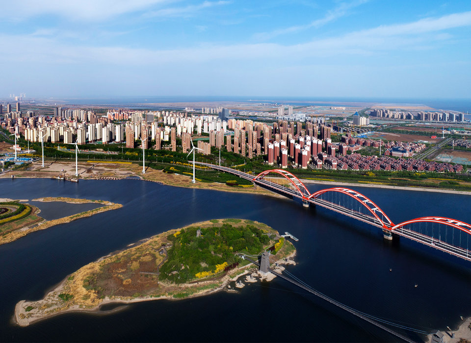 銳意進(jìn)取，埋頭苦干，向著偉大目標(biāo)奮力前行