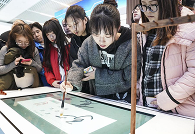 &ldquo;偉大的變革&mdash;&mdash;慶祝改革開放40周年大型展覽&rdquo;周末觀眾多