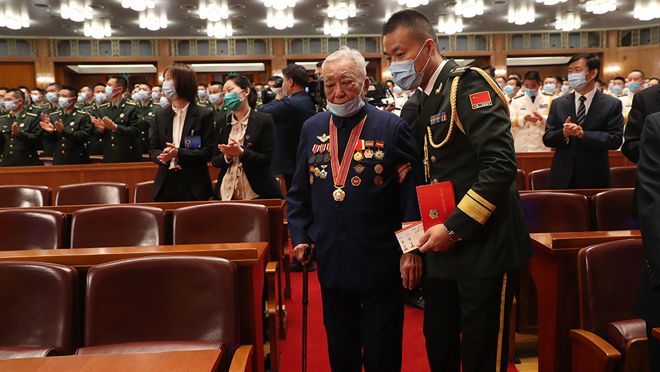 志愿軍老戰(zhàn)士、老同志入場