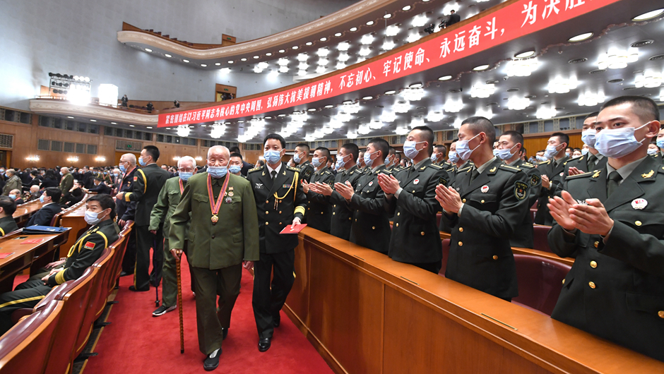 大會(huì)前，志愿軍老同志入場(chǎng)