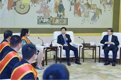 孟建柱會(huì)見(jiàn)買買提江&middot;托乎尼牙孜同志先進(jìn)事跡報(bào)告團(tuán)