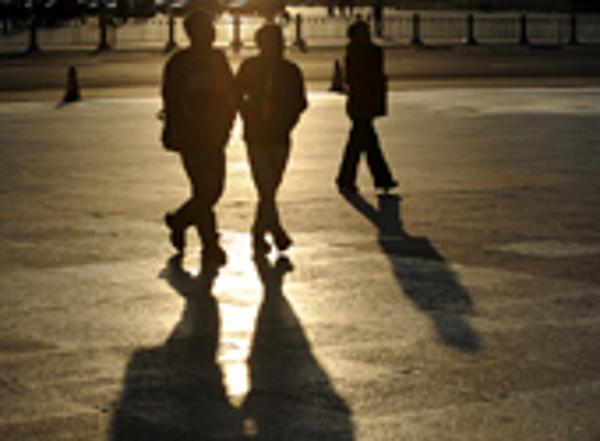 大會閉幕，廣場上來的最早的還是新聞記者