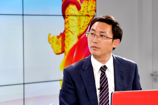 繼往是為了開來，那么開什么來？我們的未來是什么？我們現(xiàn)在站在什么歷史方位上？往哪里去走？