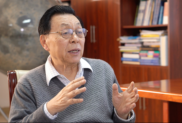 與月球背面建立聯(lián)系，而且測控和通信鏈路要暢通