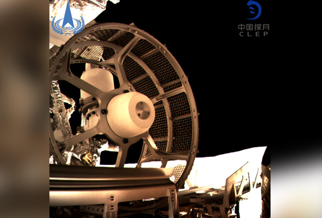 有古老的巖石，地形略微平坦一點