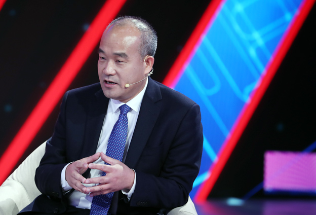 年輕人要有遠(yuǎn)大理想，要了解到科技的核心要素所在，專心，靜下心來打好基礎(chǔ)。