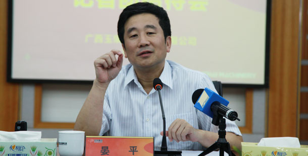 玉柴集團(tuán)公司董事局主席晏平&mdash;&mdash;大家可能不一定認(rèn)識(shí)我，但是大家一定坐過裝配玉柴發(fā)動(dòng)機(jī)的客車、公交車，因?yàn)橛癫癜l(fā)動(dòng)機(jī)裝配在全國超過60%的客車、公交車上。玉柴發(fā)動(dòng)機(jī)能夠陪伴大家上班、回家、逛街，我很自豪。我們將繼續(xù)制造更多更好的綠色產(chǎn)品，造福社會(huì)和百姓。