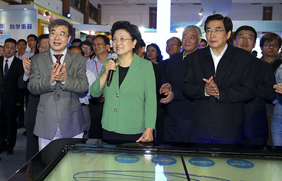 劉延?xùn)|、郭金龍參加2016年全國(guó)科技活動(dòng)周活動(dòng)