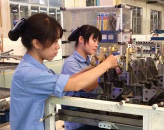 見過發(fā)動(dòng)機(jī)是如何裝配的嗎？