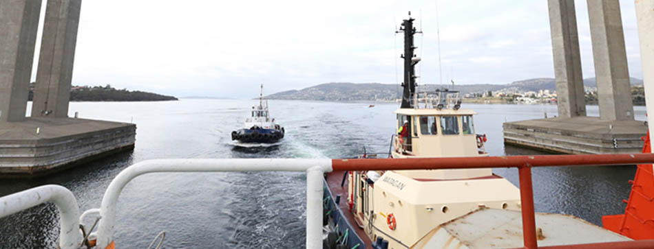 &ldquo;雪龍&rdquo;號?？堪拇罄麃喕舭吞馗垩a給(高清)