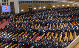 閉幕會(huì)結(jié)束后，代表離開(kāi)會(huì)場(chǎng)