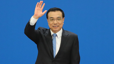 記者會結(jié)束后，李克強揮手致意