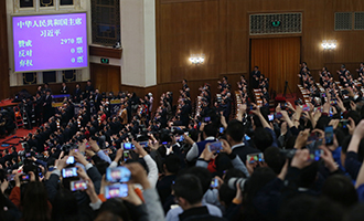 習(xí)近平全票當(dāng)選為國(guó)家主席、中央軍委主席