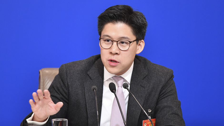 全國(guó)政協(xié)委員、中國(guó)香港體育協(xié)會(huì)暨奧林匹克委員會(huì)副會(huì)長(zhǎng)、霍英東集團(tuán)副總裁 霍啟剛