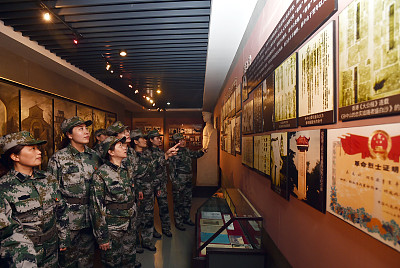 新華社評論員：抓住&ldquo;關鍵少數(shù)&rdquo; 發(fā)揮表率作用