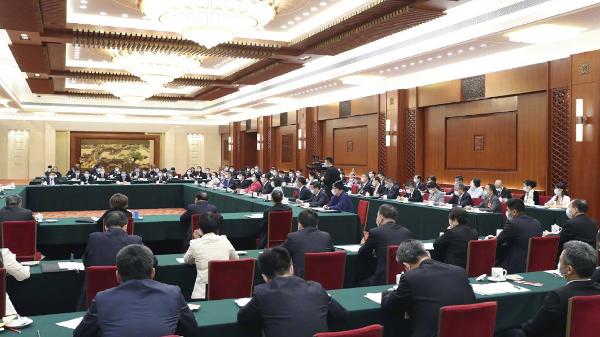 出席十三屆全國(guó)人大三次會(huì)議的代表團(tuán)分組審議政府工作報(bào)告，來(lái)看審議現(xiàn)場(chǎng)