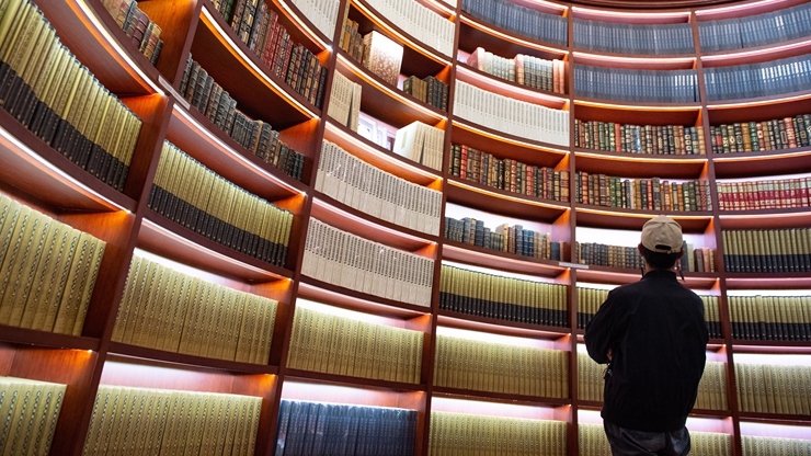 新華社評(píng)論員：弘揚(yáng)核心價(jià)值，堅(jiān)定文化自信