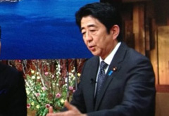 安倍搬起石頭要砸誰(shuí)的腳？