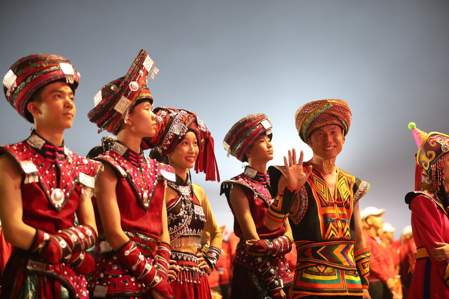 好兒好女好家園，齊心奔小康，共圓中國夢