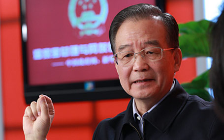 溫家寶總理接受中國政府網(wǎng)、新華網(wǎng)聯(lián)合專訪并與網(wǎng)友在線交流