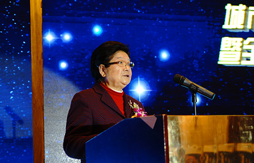 全國(guó)人大常委會(huì)原副委員長(zhǎng)、中國(guó)關(guān)工委主任顧秀蓮致辭