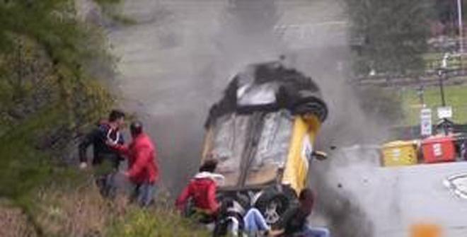 史上最幸運撞車！圍觀群眾躲過一劫